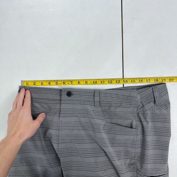 Kuhl Upriser Shorts Mens 38x9.5 Gray Striped Breathable Performance Outdoors - Picture 3 of 11